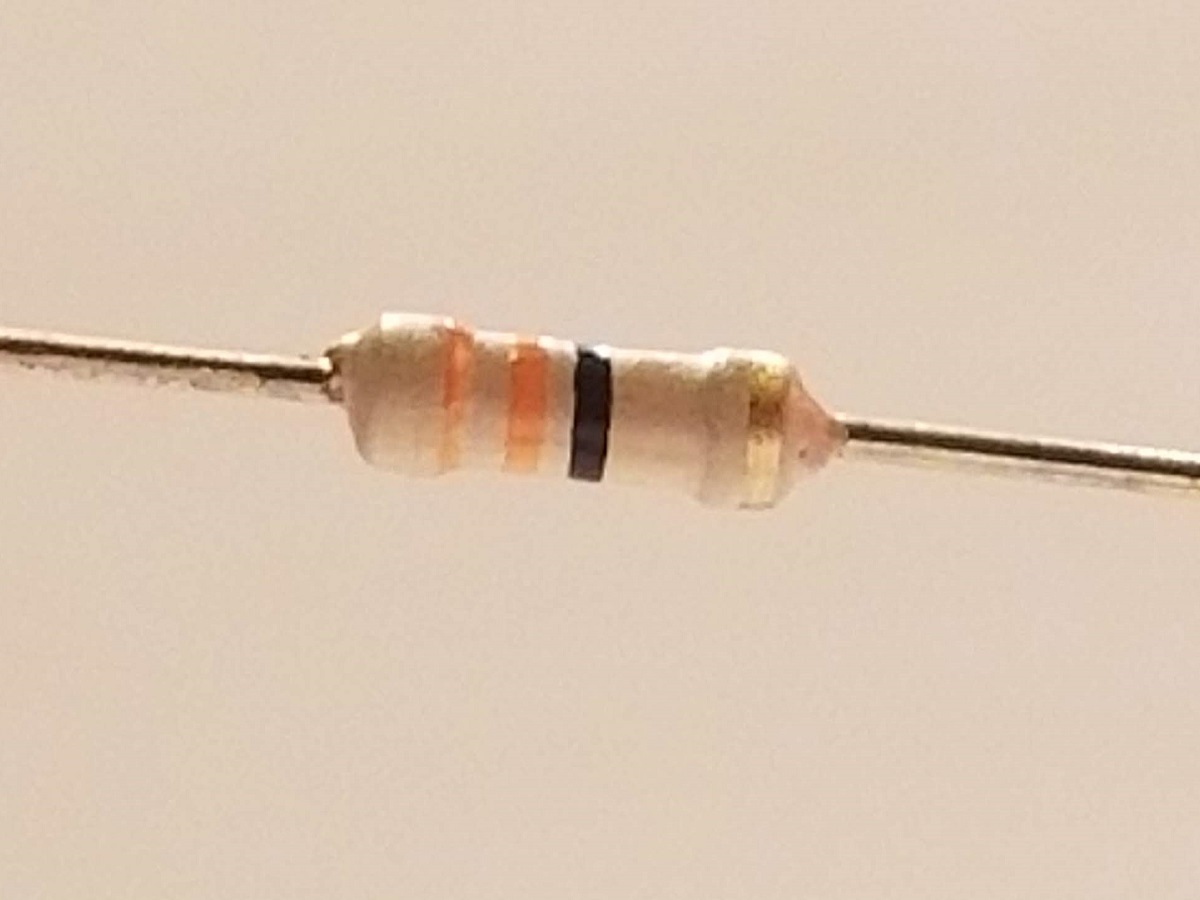 Picture of 33 Ohm Resistor