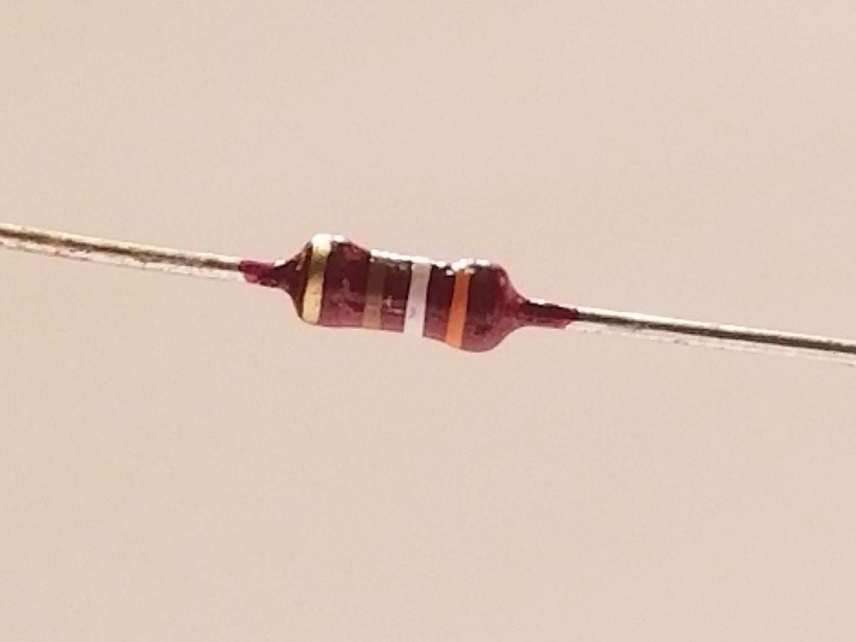 Picture of 390 Ohm Resistor