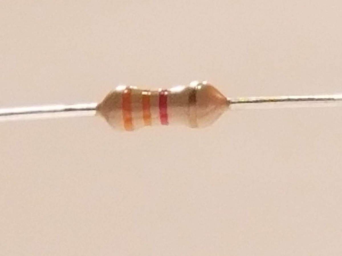 Picture of 3.3k Ohm Resistor