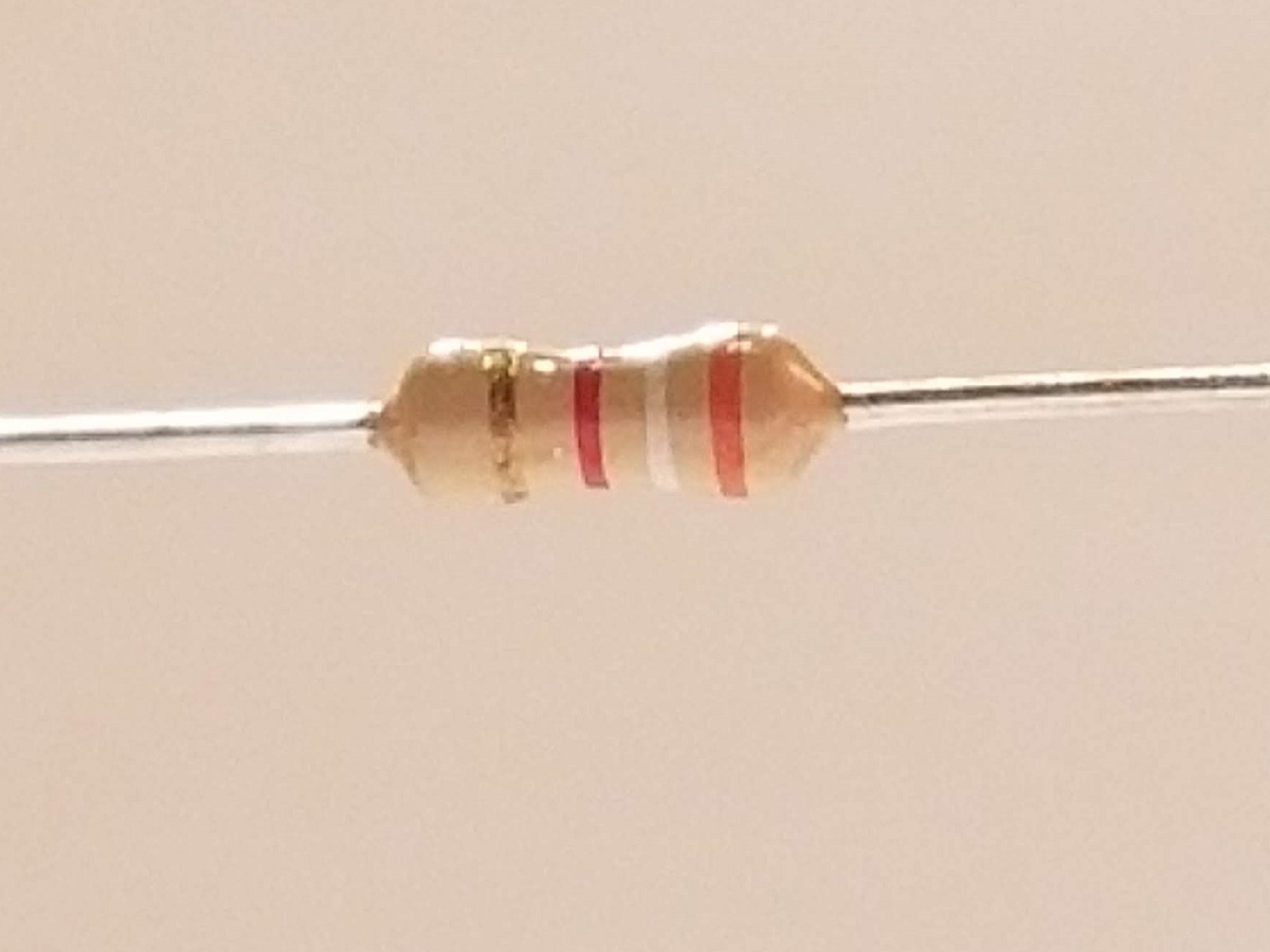 Picture of 3.9k Ohm Resistor