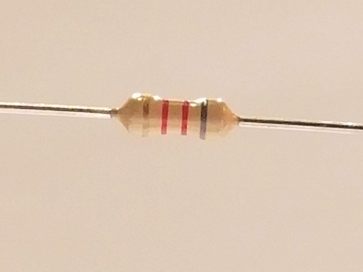 Picture of 8.2k Ohm Resistor