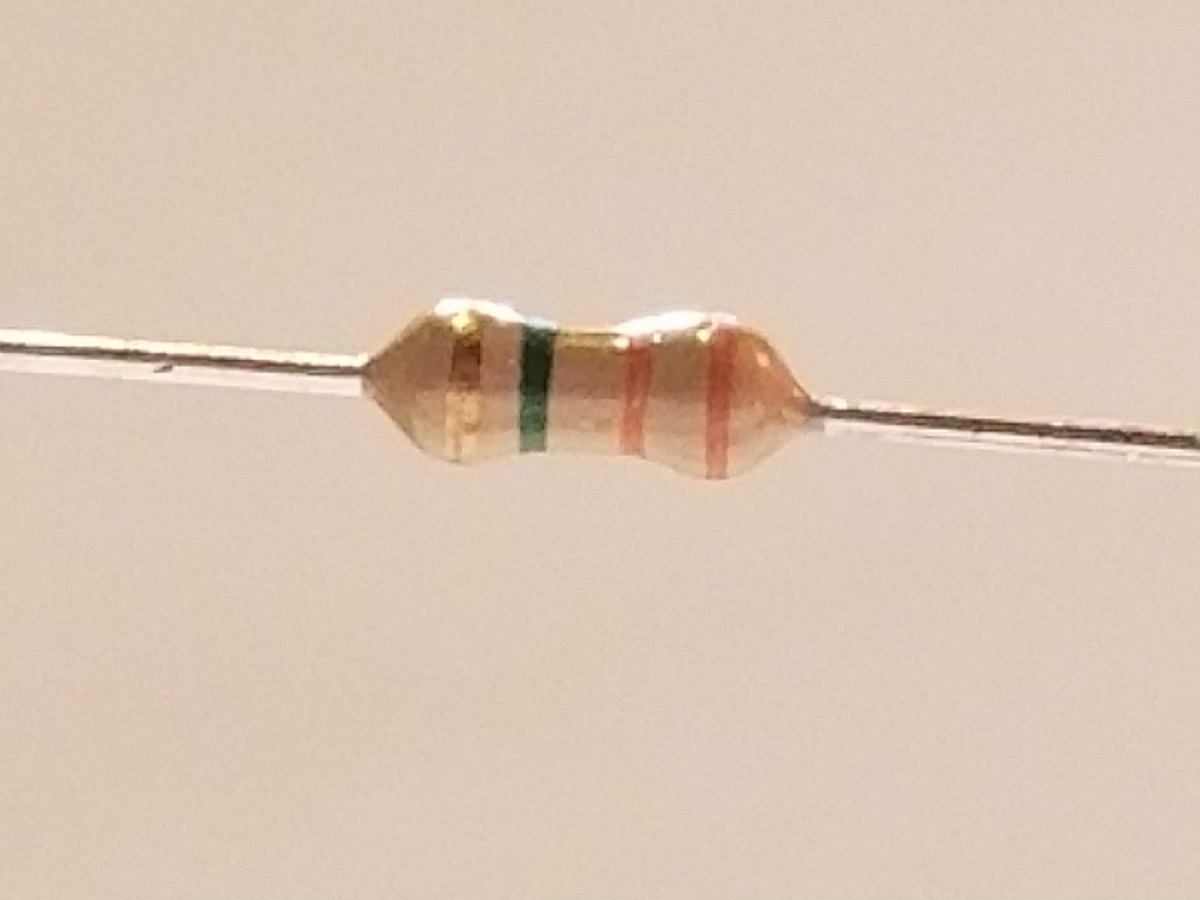 Picture of 3.3M Ohm Resistor
