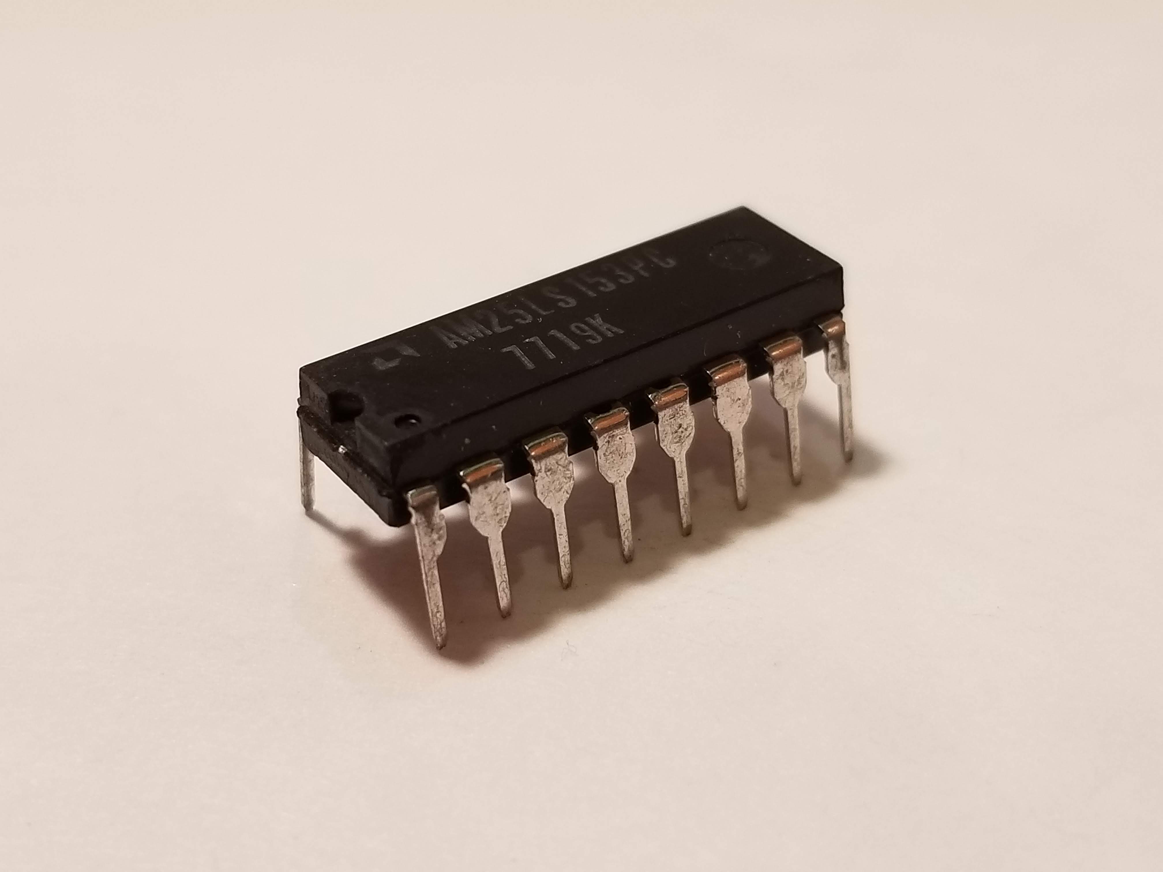 Picture of 74153 Dual 4-to-1 Multiplexer