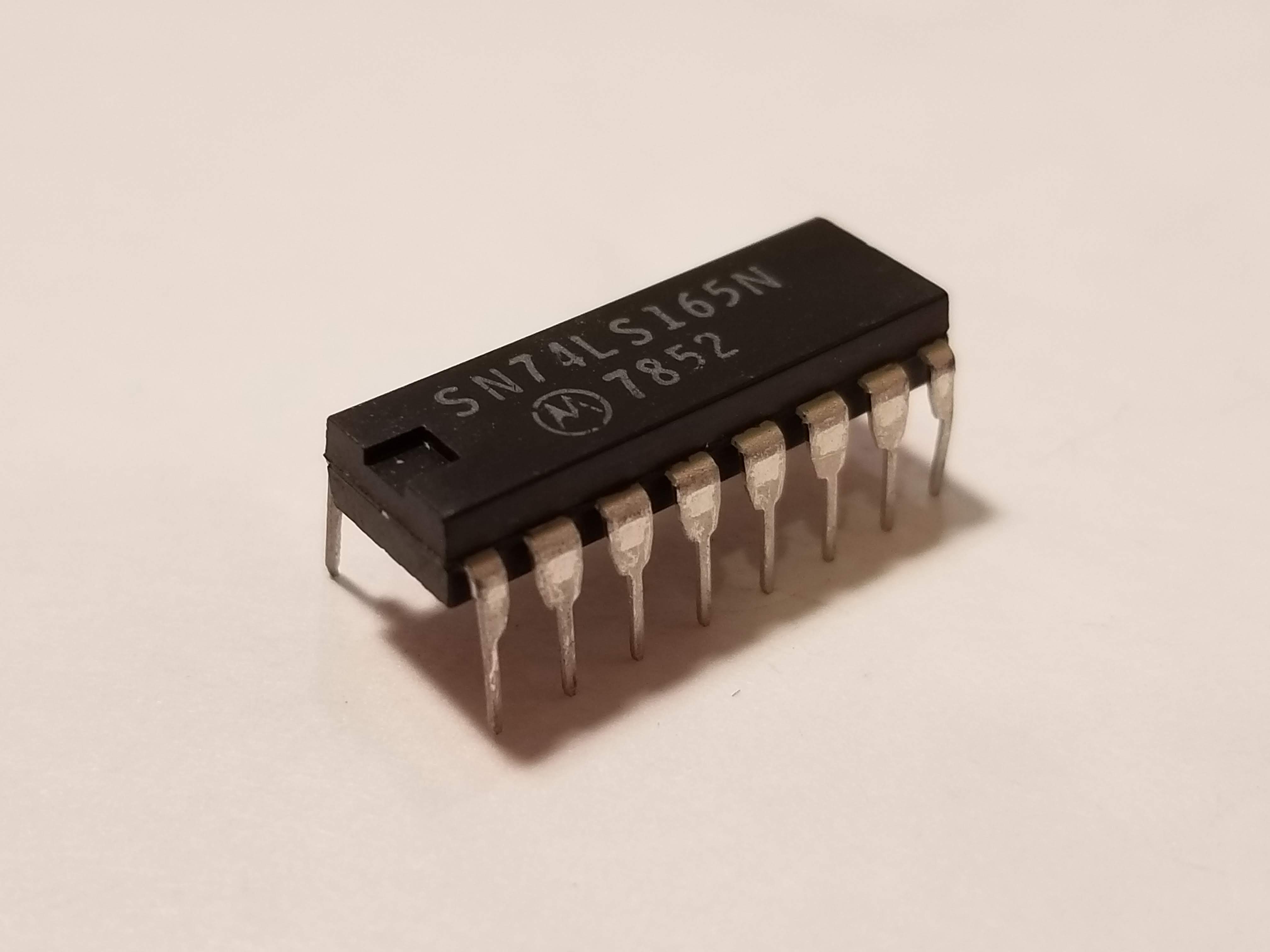 Picture of 74165 8-bit Parallel In Serial Out Shift Register
