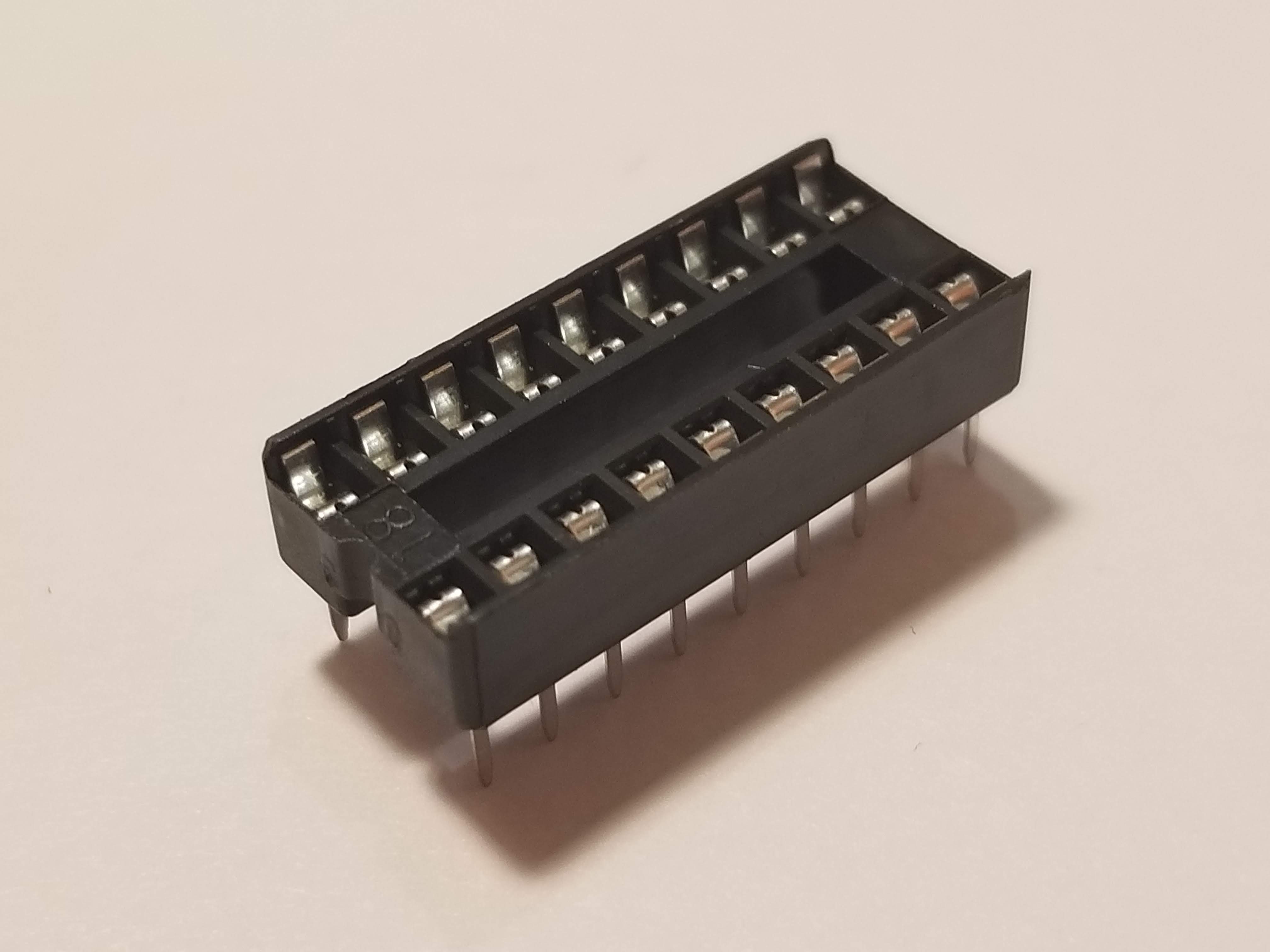 Picture of 18 Pin DIP Socket