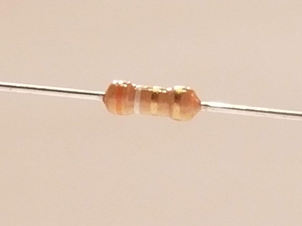 Picture of 3.9 Ohm Resistor