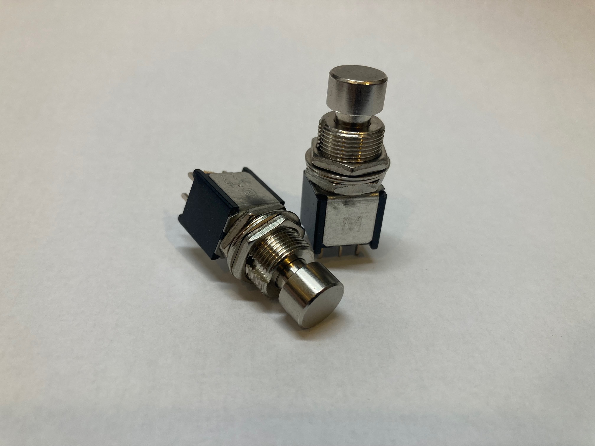 Picture of Medium Pushbutton SPST Switch