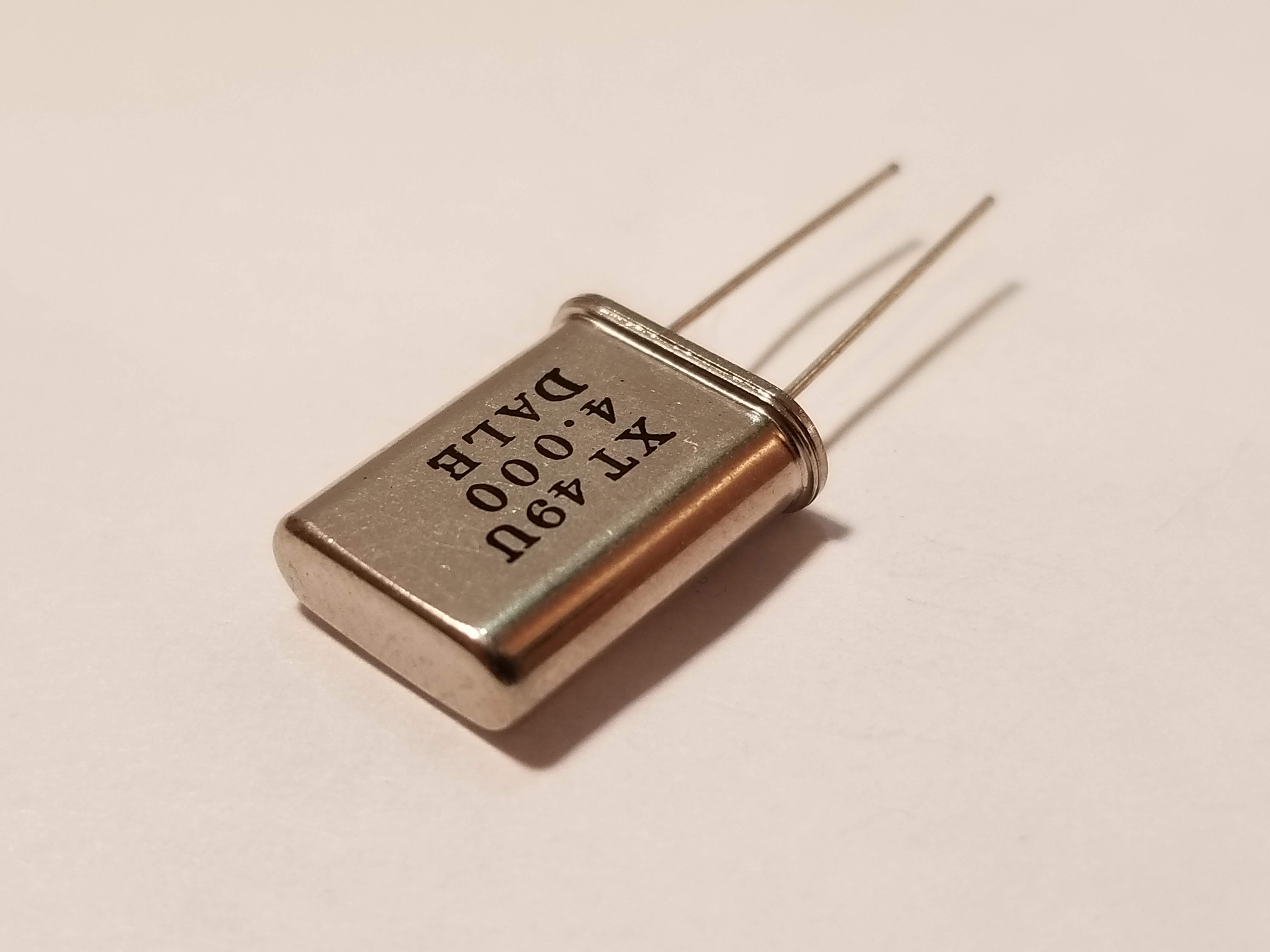 Picture of 4MHz Crystal